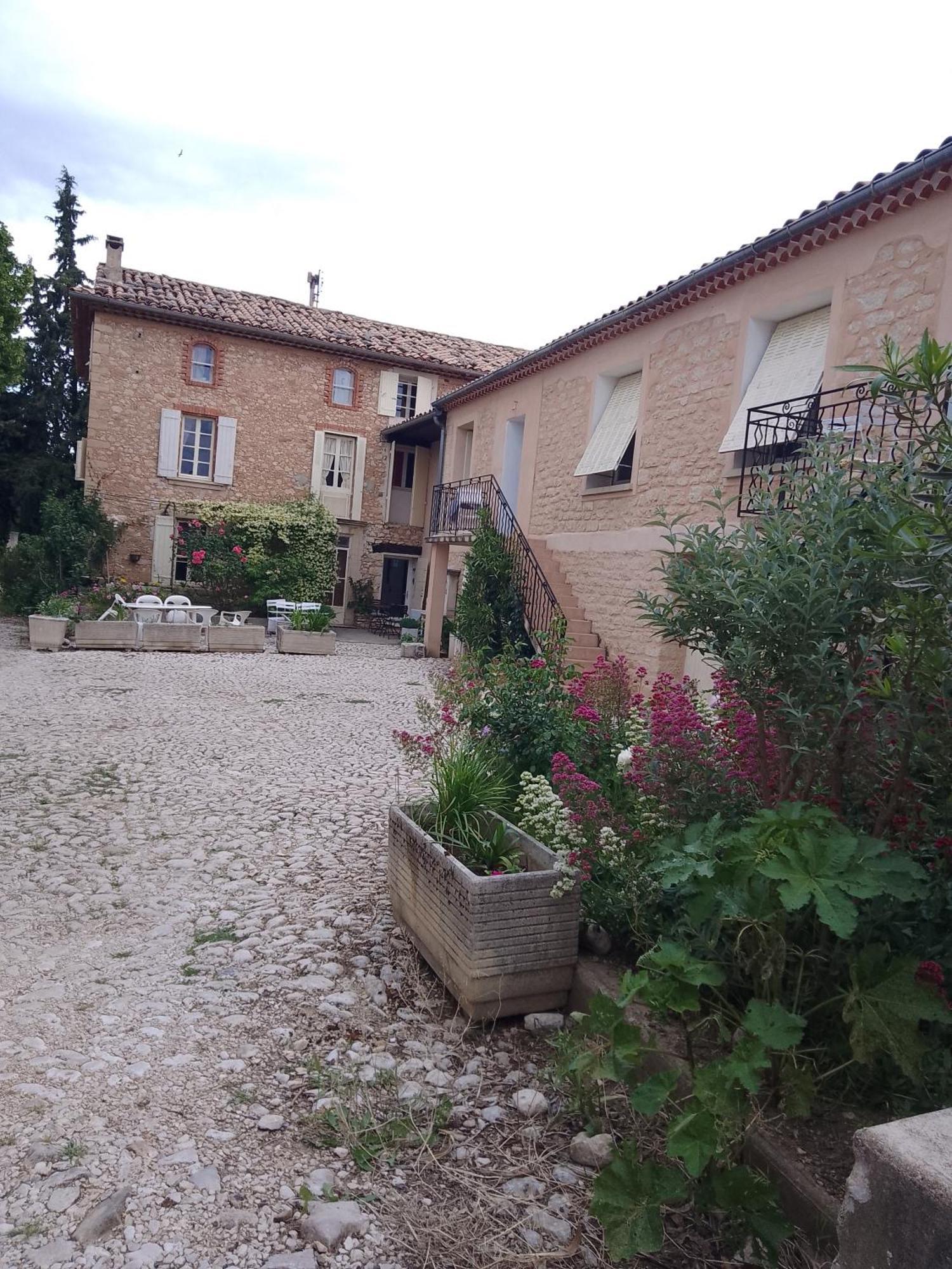 בדואן Les Gites Du Mont Ventoux מראה חיצוני תמונה